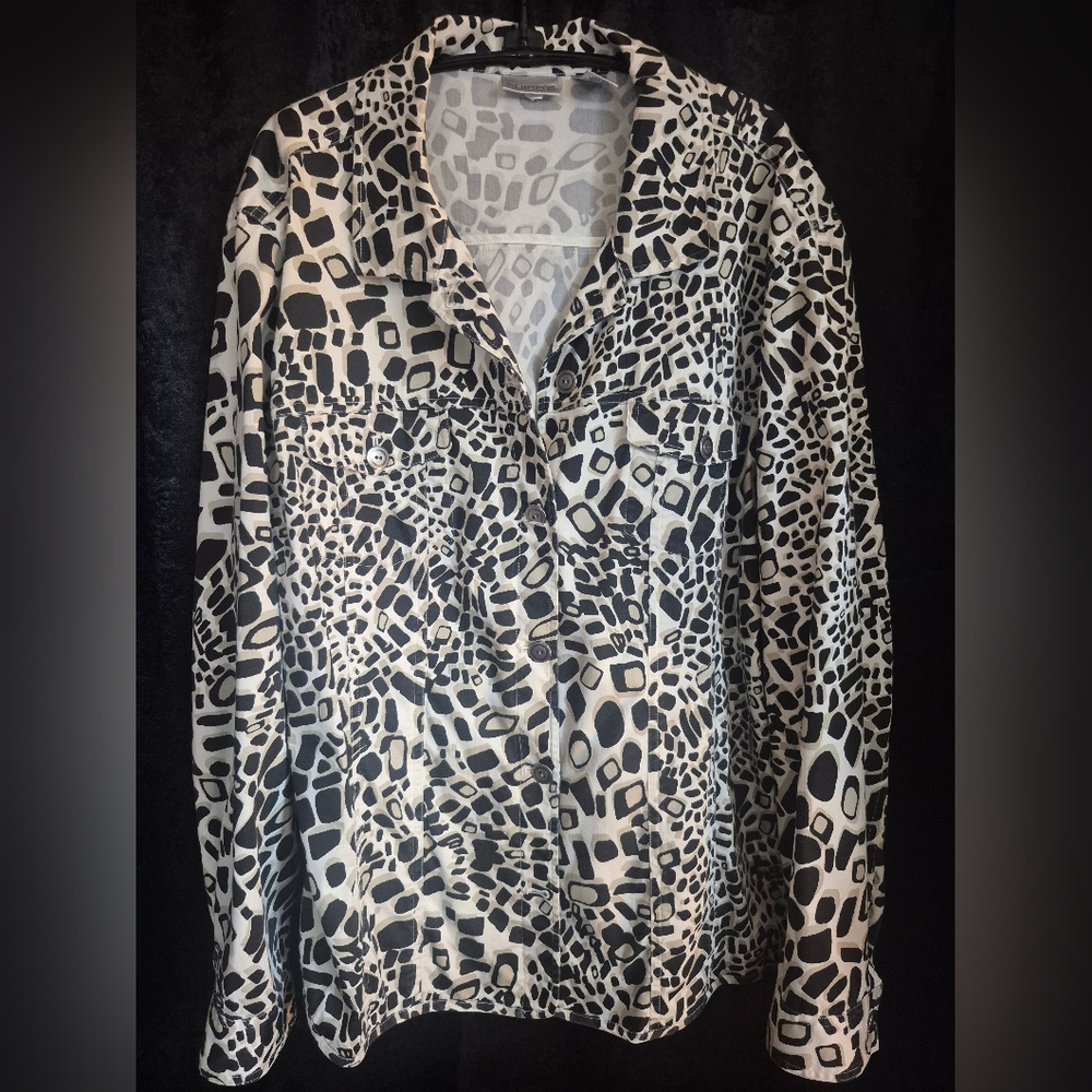 Chico's Monochrome Abstract Print Button Up